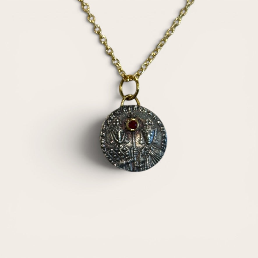 Justinien and Theodora Charm with Ruby