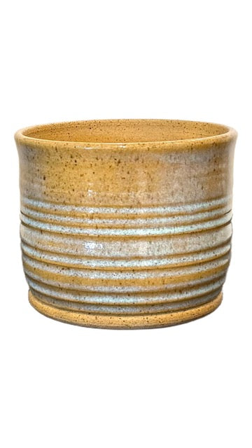Ap pottery planter