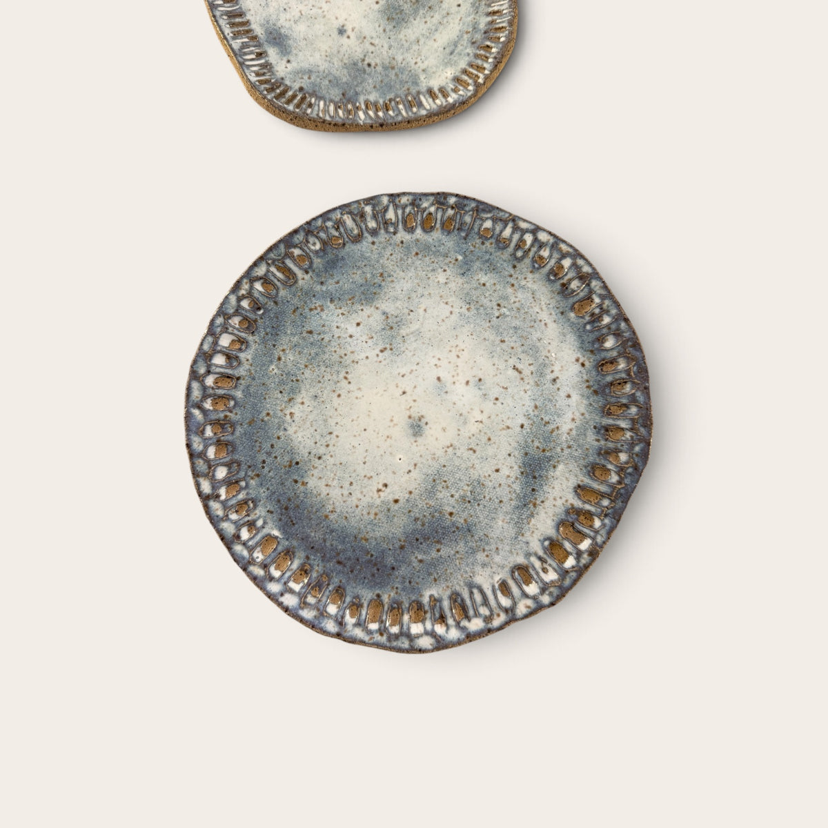 ap pottery carved blue/white dish